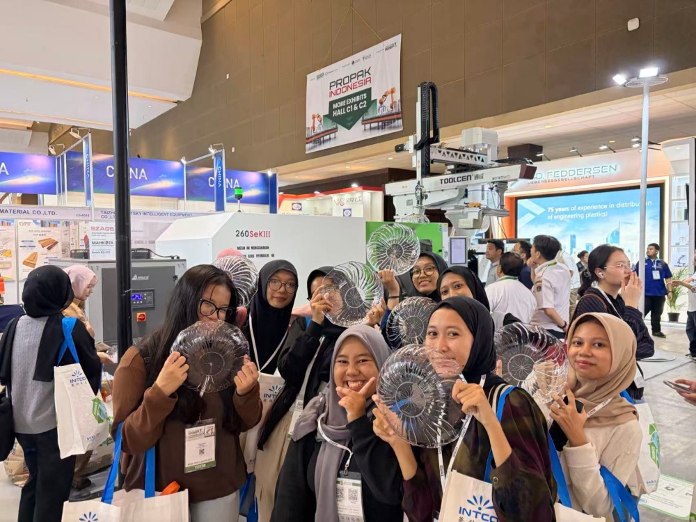 印尼橡塑盛會(huì)，華大機(jī)械以SeKIII系列共拓東南亞智造新局